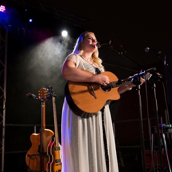 WELCOME TO MY CLOSET! - Picture 2 of 7